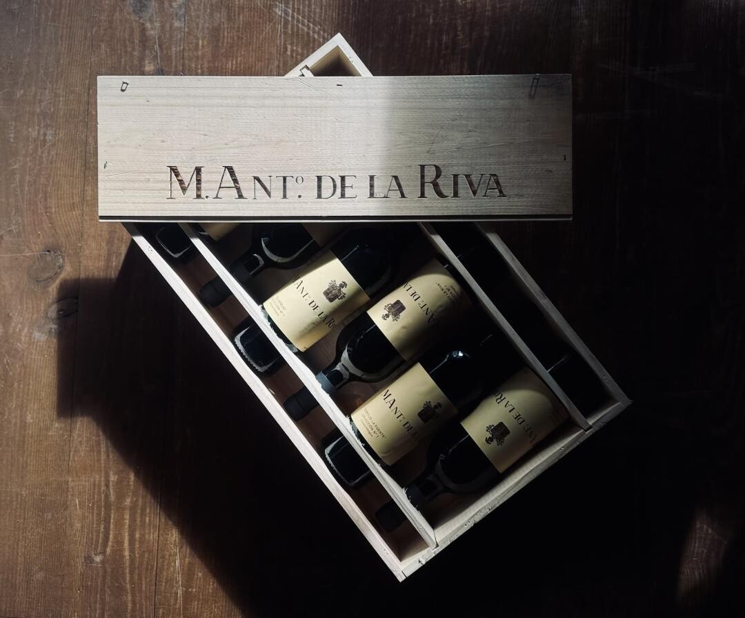 Wooden case of M. Ant. de la Riva Jerez wines